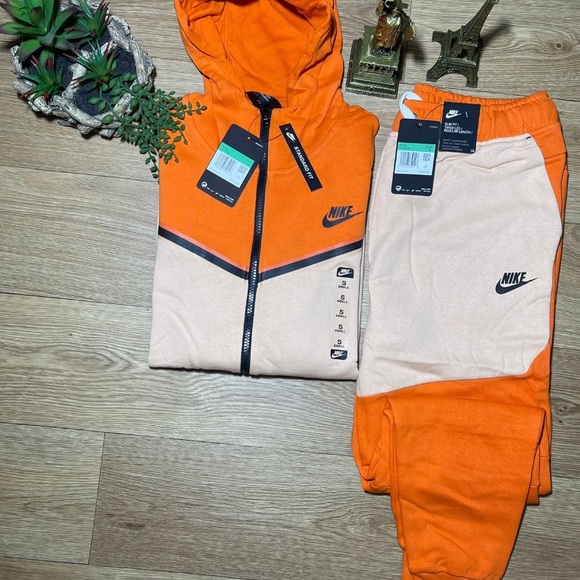 Very nice Nike techs New with tags ready to ship ALL sizes available - Picture 3 of 5